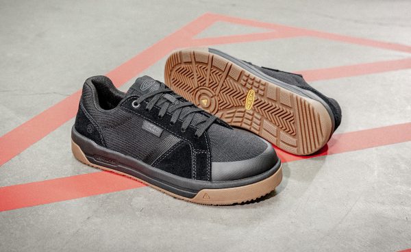 Women's Kenton Work Shoe (Carbon Toe) | Black/Gum