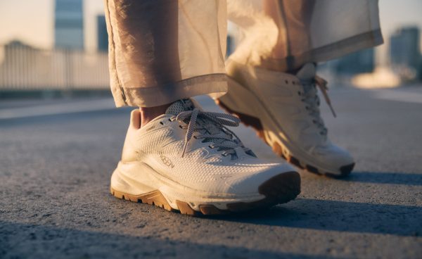Women's Targhee Apex Waterproof Hiking Shoe  |  Brindle/Peach Blush