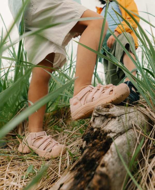 Big Kids' Newport H2 | Cameo Rose Monochrome