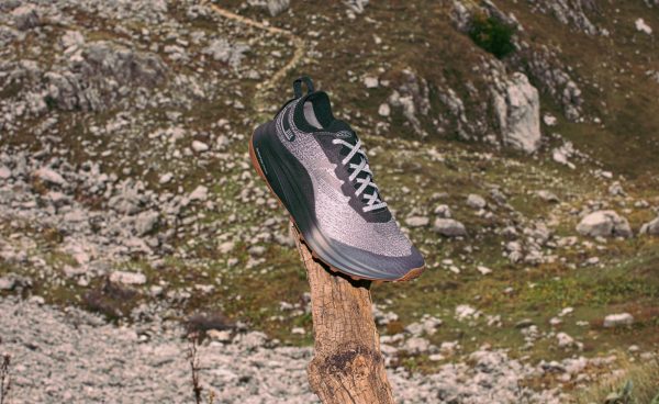 Women's Seek Trail Running Shoe | Black/Magnet