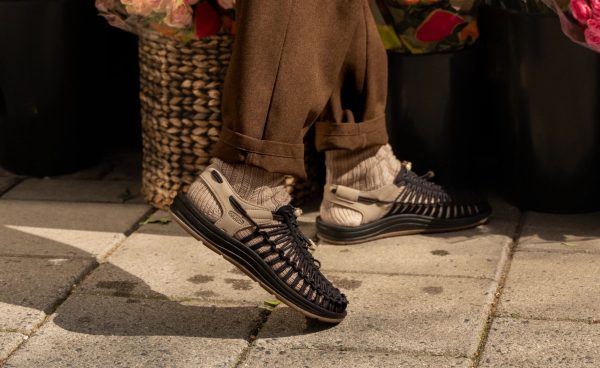 Men's UNEEK Sneaker | Black/Plaza Taupe